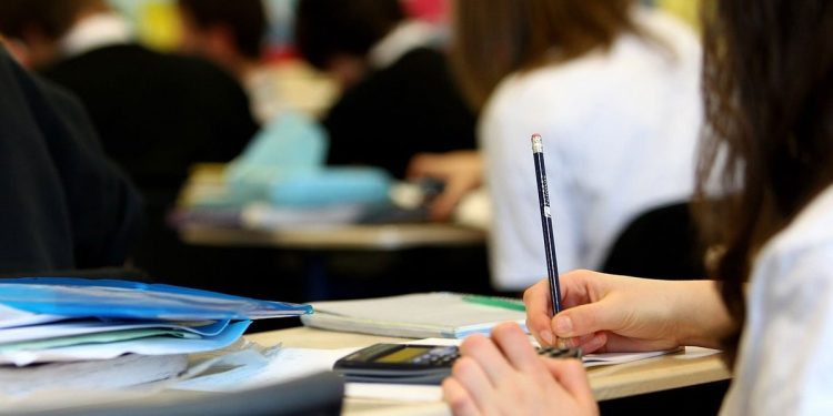 Počela nastava u Hrvatskoj: Škole zaključane, ulazak samo uz pregled