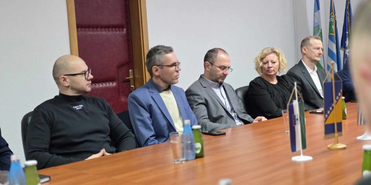 Delegacija Grada Cazina u službenoj posjeti Velikoj Kladuši: Podrška zajedničkim projektima i saradnji