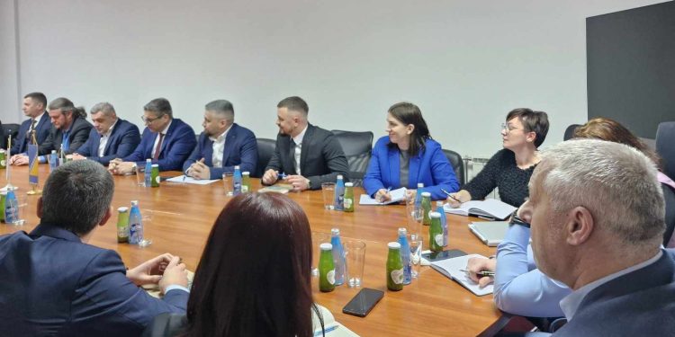 Delegacija Grada Cazina u službenoj posjeti Velikoj Kladuši: Podrška zajedničkim projektima i saradnji