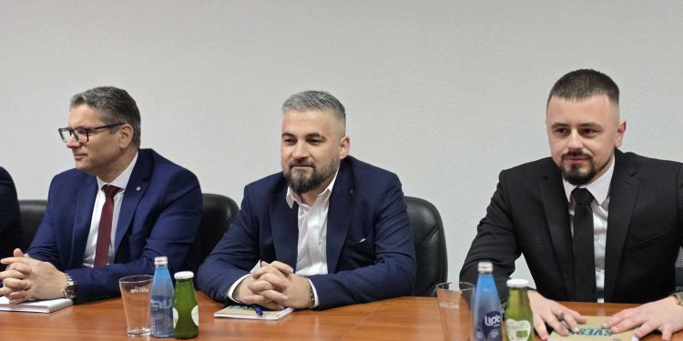 Delegacija Grada Cazina u službenoj posjeti Velikoj Kladuši: Podrška zajedničkim projektima i saradnji
