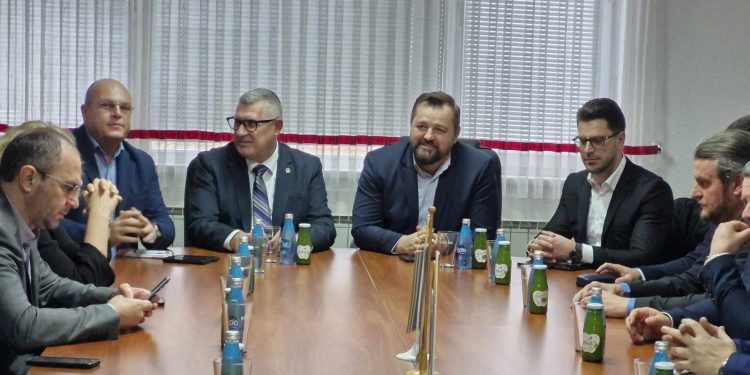 Delegacija Grada Cazina u službenoj posjeti Velikoj Kladuši: Podrška zajedničkim projektima i saradnji