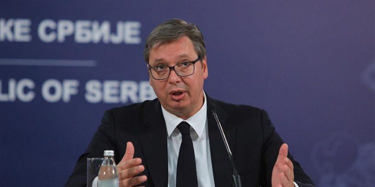 Vučić pozvao opoziciju da pokrene referendum da li da ostane na mjestu predsjednika Srbije
