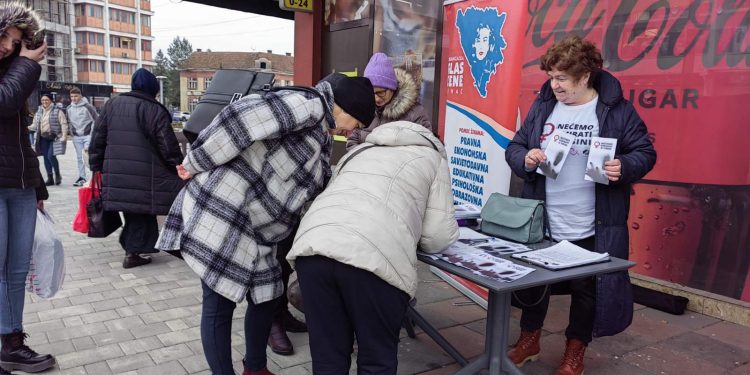Nećemo umirati u tišini: Ulična akcija u V. Kladuši za kvalitetniju zaštitu žena od nasilja