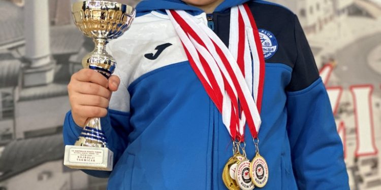 Veliki broj medalja za velikokladuške karate klubove sa Kantonalnog turnira u Bužimu