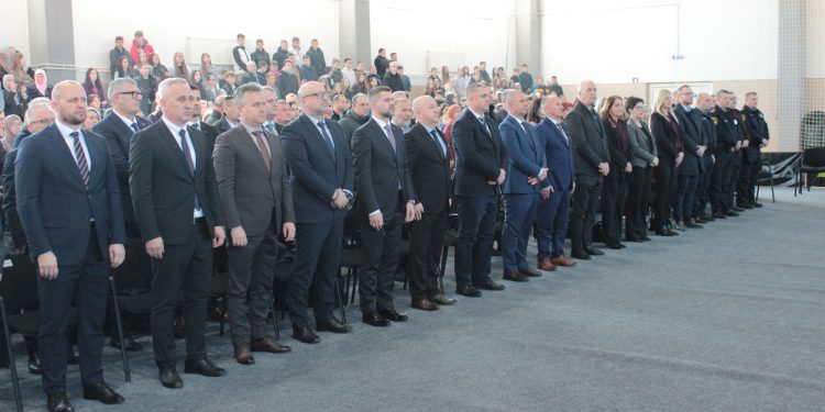 Načelnik Horvat i predsjedavajući Veladžić na obilježavanju Dana općine Bužim