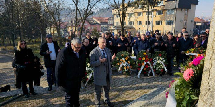 U povodu obilježavanja Dana Općine Velika Kladuša položeni vijenci na spomen obilježjima