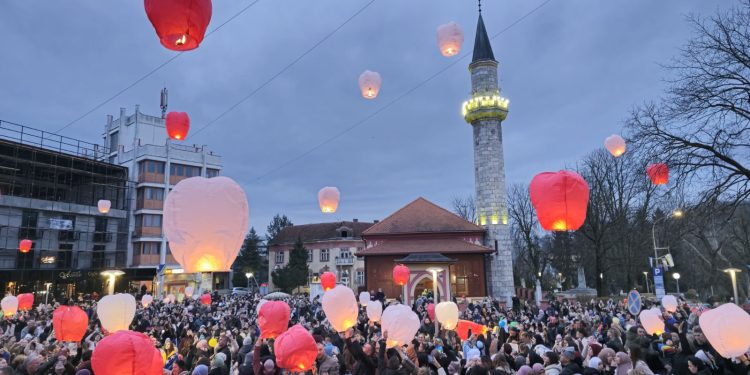Lampioni, halva, vedra lica: Svečano dočekan najodabraniji mjesec, ramazan