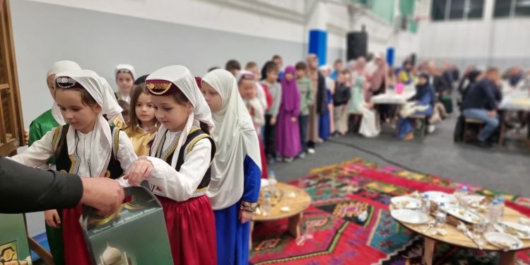 U MZ Podzvizd upriličen tradicionalni iftar uz ilahije i duhovnu muziku