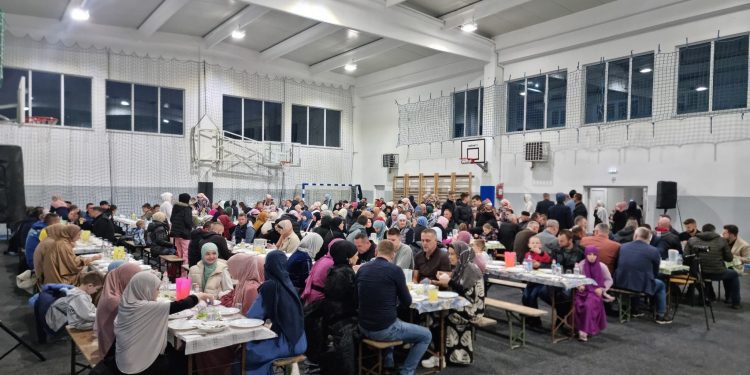 U MZ Podzvizd upriličen tradicionalni iftar uz ilahije i duhovnu muziku