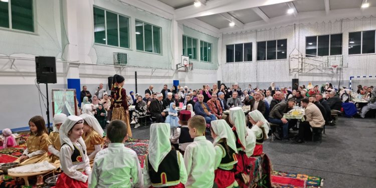 U MZ Podzvizd upriličen tradicionalni iftar uz ilahije i duhovnu muziku