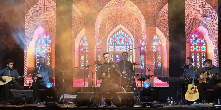 Bajramski koncert u Velikoj Kladuši: Građani uživali u duhovnoj muzici i izvedbama Armina Muzaferije