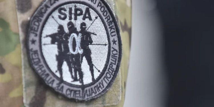 Pripadnici SIPA-e u Bihaću i Velikoj Kladuši zaplijenili 1,2 kilograma kokaina, oružje i falsfikovane dolare