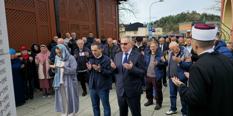 Drugi dan Ramazanskog bajrama: U Velikoj Kladuši obilježen Dan šehida