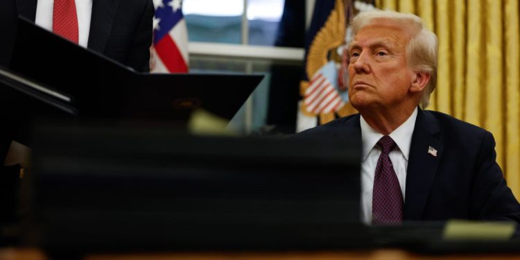 Trump obustavio vojnu pomoć Ukrajini, stižu reakcije