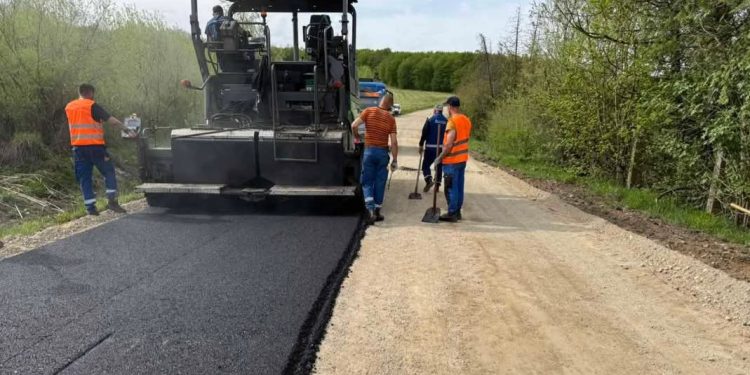 Asfaltiranje putnog pravca R401a u Bosanskoj Bojni pri kraju, slijede radovi na dionici prema Zagradu
