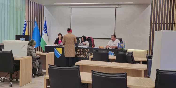 Građani danas biraju članove savjeta 14 mjesnih zajednica na području Velike Kladuše