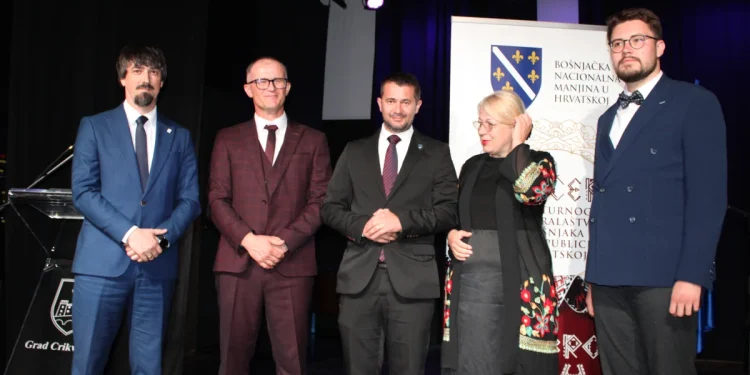 Mnogobrojni uzvanici na 9. večeri bošnjačke kulture i Danu Europe u Gradu Crikvenici