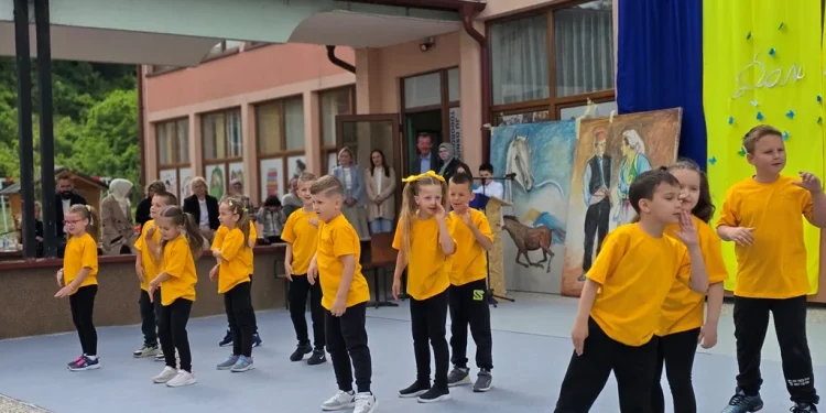 Prigodnim programom OŠ „Todorovska Slapnica“ obilježila Dan škole