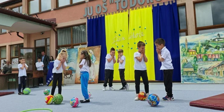 Prigodnim programom OŠ „Todorovska Slapnica“ obilježila Dan škole