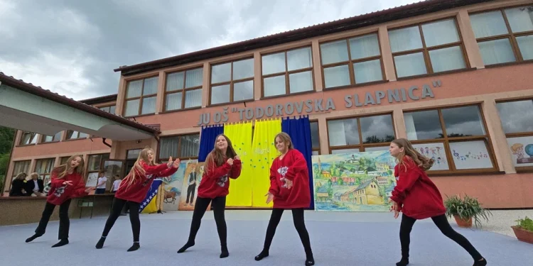 Prigodnim programom OŠ „Todorovska Slapnica“ obilježila Dan škole