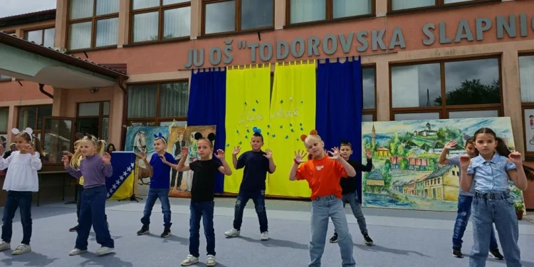 Prigodnim programom OŠ „Todorovska Slapnica“ obilježila Dan škole
