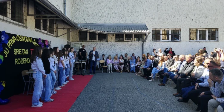 Prigodnim programom JU Prva osnovna škola obilježila 77. rođendan i Dan škole
