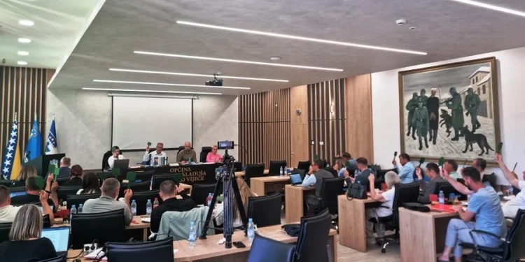Okončana sjednica OV: Povećane cijene odvoza komunalnog otpada i usvojena Odluka o izuzeću od neradne nedjelje