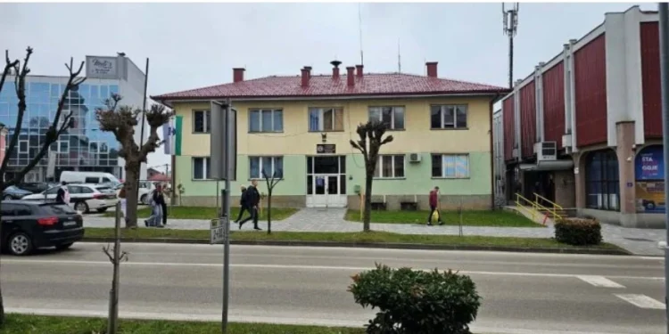 Akcija ‘FIX’ u Velikoj Kladuši: Privedeno šest osoba, zaplijenjeni kanabis i heroin