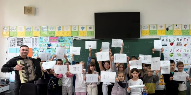 Svjetski dan harmonike u Velikoj Kladuši obilježen prezentacijom i pjesmom u OŠ „25.novembar“ i vrtiću „Lilly“