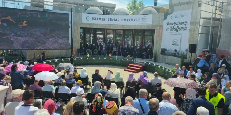 Upriličen Temelj džamije u Maljevcu, budući islamski centar napola gotov