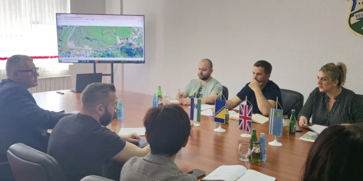 Velika Kladuša: Potpisani Ugovori za izradu projektne dokumentacije Vatrogasnog doma i platoa stambenog bloka u ulici Nurije Pozderca