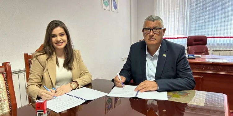 Potpisan memorandum o saradnji između Vijeća mladih USK i Općine Velika Kladuša