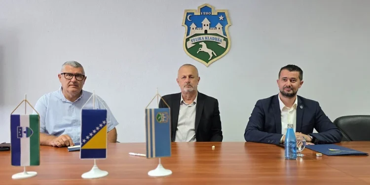 Velika Kladuša: Potpisani ugovori o sufinansiranju zaštite nacionalnih spomenika, sanacije klizišta i poboljšanju energetske efikasnosti u osnovnim školama