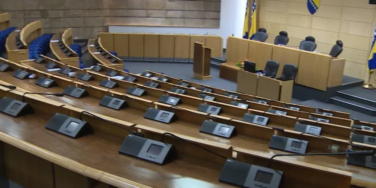 Otkazana sjednica Doma naroda PFBiH, zatražena istraga o pojavi zmije u sali