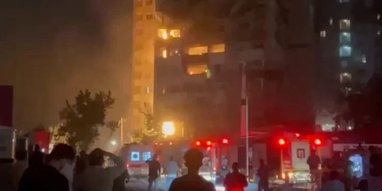 Izrael napao Iran: Udari usmjereni na glavno nuklearno postrojenje, eksplozije odjekuju i Teheranom