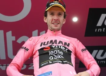 Simon Yates odradio formalnost i slavio na Giro d'Italiji