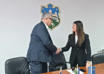 Potpisani ugovori za izgradnju puteva u MZ Podzvizd i MZ Polje