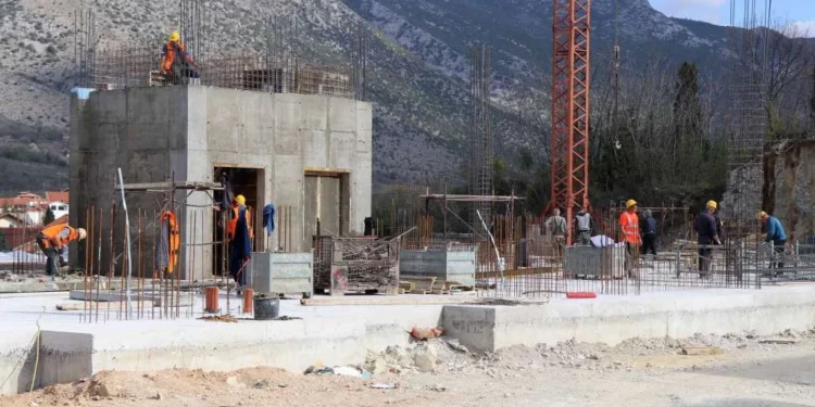 U BiH radi više od 7.000 stranih radnika, najtraženiji u građevini i turizmu