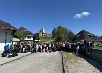 Proljetnim krosom i šetnjom kladuški srednjoškolci podržali akciju “April-mjesec čistoće”