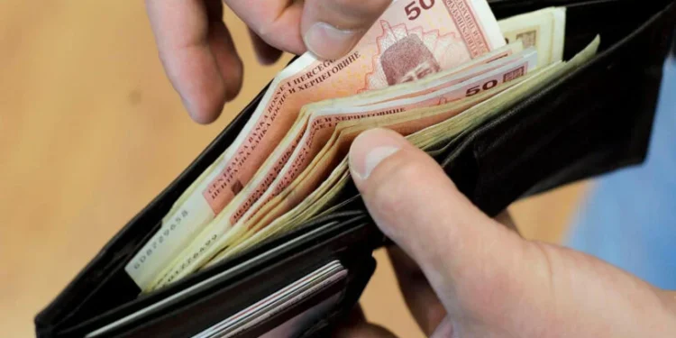 U februaru u FBiH prosječna neto plata iznosila 1.643 KM