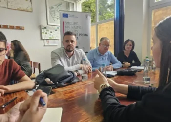 Održan dijalog s mladima u Velikoj Kladuši: Fokus na potrebe, izazove i buduća rješenja