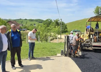 Privode se kraju radovi na asfaltiranju putne dionice Mlin – Dabravine – Izvrtnje