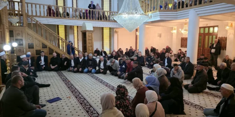 Velika Kladuša ispratila 29 budućih hadžija na put ka Mekki