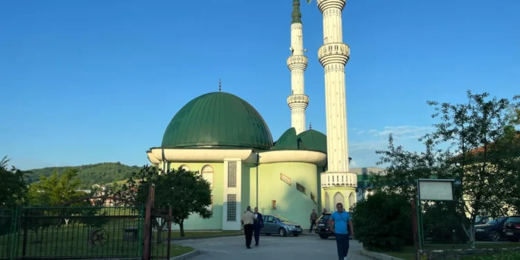 Muslimani danas dočekuju Kurban-bajram: Bajram namaz klanjan na području Velike Kladuše