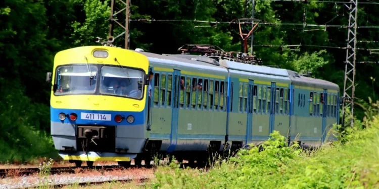 Turistički voz na relaciji Bihać – Bosanska Krupa počeo saobraćati