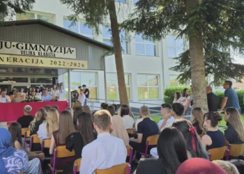 Upriličena svečana dodjela diploma kladuškim gimnazijalcima