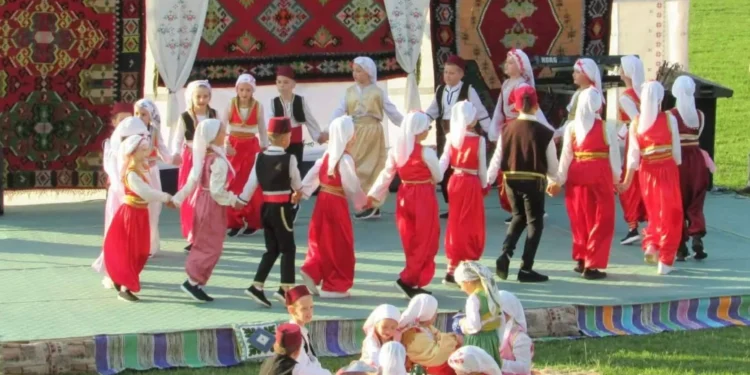 Manifestacija „Veče plesa i pjesme“ u Vrnograču potvrdila značaj očuvanja tradicije