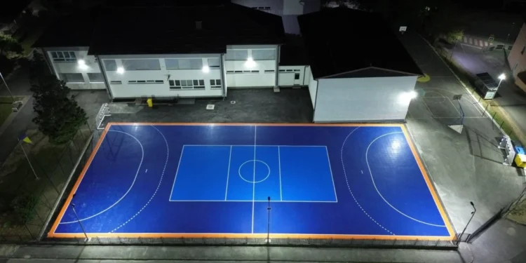 Bolji uslovi za igru i sportske aktivnosti: Postavljena Bergo sportska podloga na igralište OŠ „Todorovo“