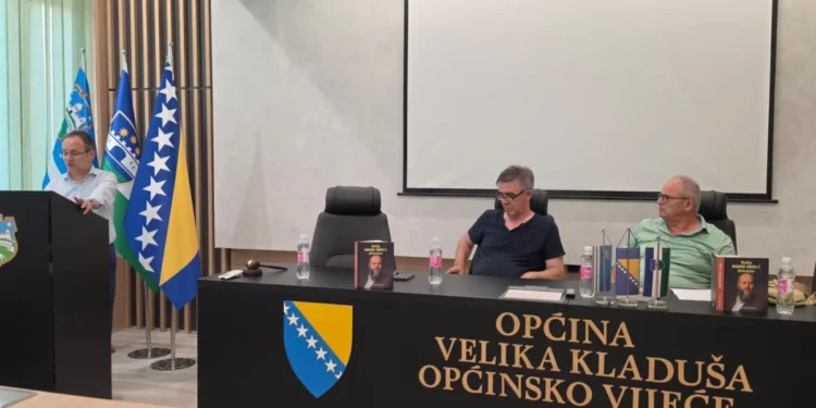 U Velikoj Kladuši promovirana knjiga “Muftija Muamer Zukorlić – Reformator”