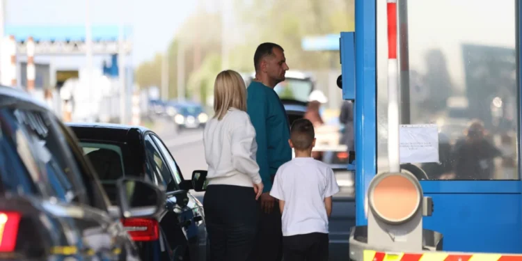 Brisel priznao probleme s kontroverznim sistemom ulaska u EU koji je izazvao višesatna čekanja na granicama